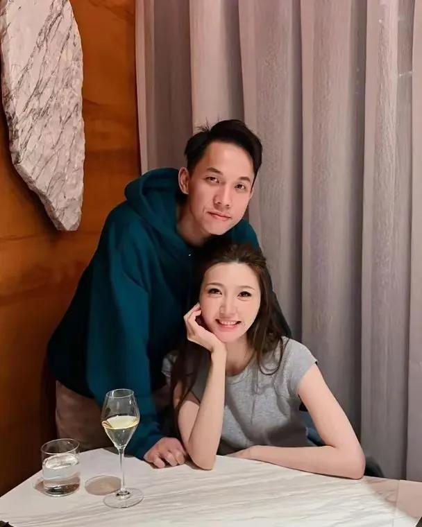 吴若希女儿正面照曝光！神复制妈妈美貌网友惊呼：基因太强大了(图3)