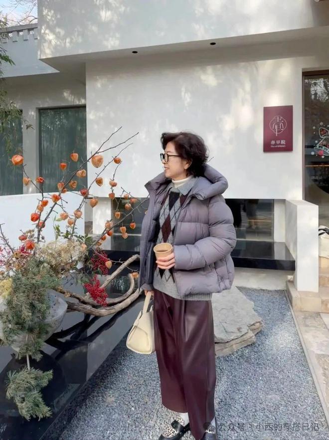 这位67岁奶奶的穿搭太时髦了优雅又减龄时光不败美人(图10)