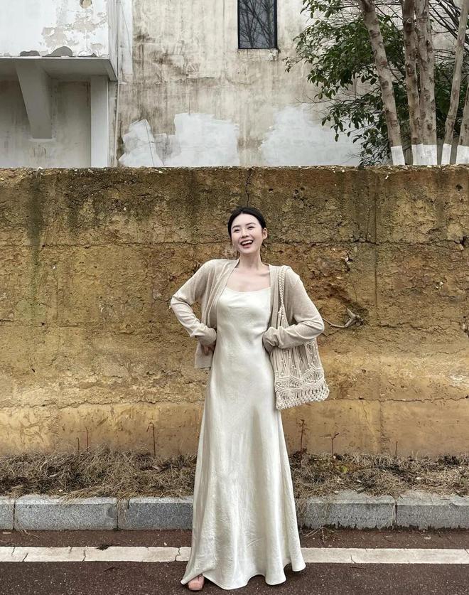 在春夏交替时以简约时尚穿搭彰显气场(图2)