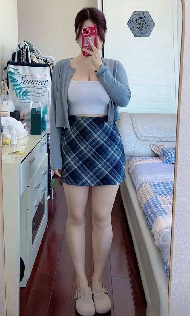 极品微胖网红！丰腴身材适合做女朋友啊(图1)