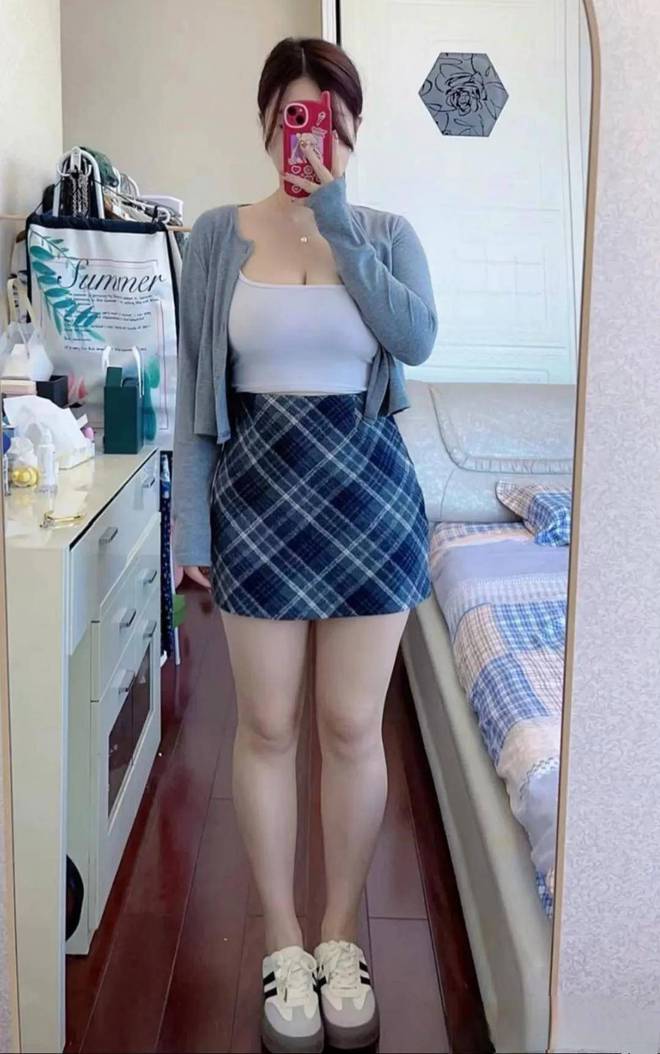 极品微胖网红！丰腴身材适合做女朋友啊(图2)