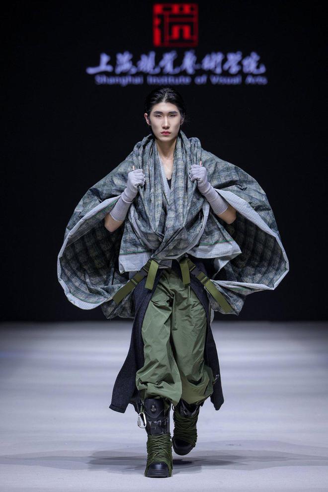 80套大学生优秀作品参展上海国际时装周(图4)