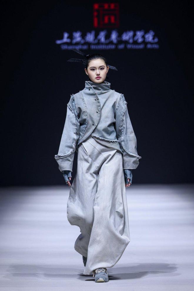 80套大学生优秀作品参展上海国际时装周(图7)