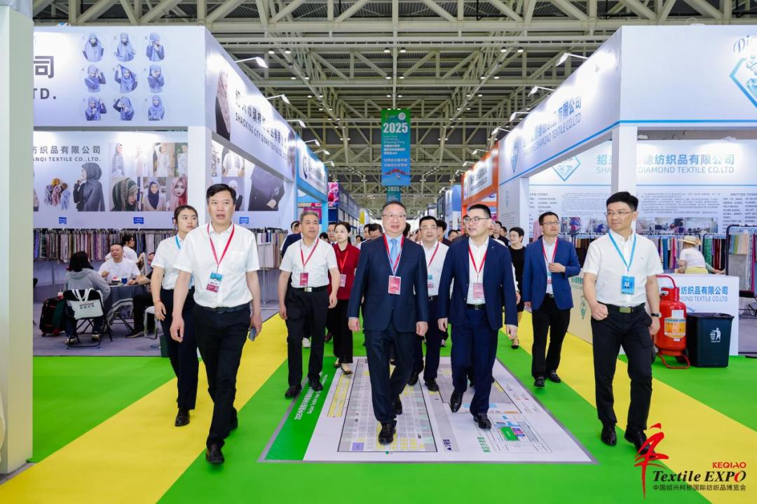 挖掘发展增量提振行业信心！2025柯桥春季国际纺博会今日启幕(图1)
