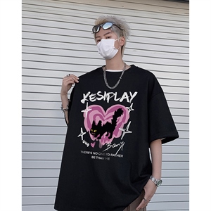 “流量密码”LABUBU很忙：快闪店预约秒罄联名卫衣提前2个月官宣