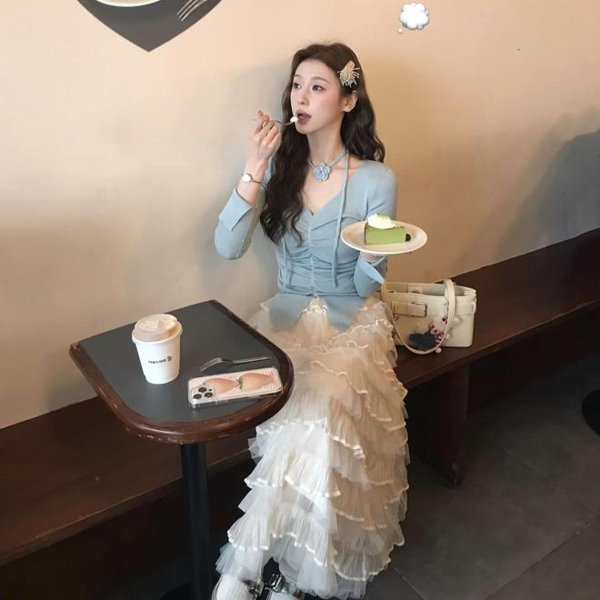 从甜美到优雅 春夏氛围感拉满！多款裙装助你成为街头焦点(图2)