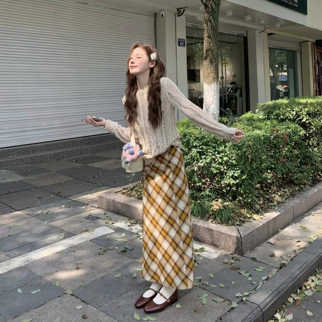从甜美到优雅 春夏氛围感拉满！多款裙装助你成为街头焦点(图7)