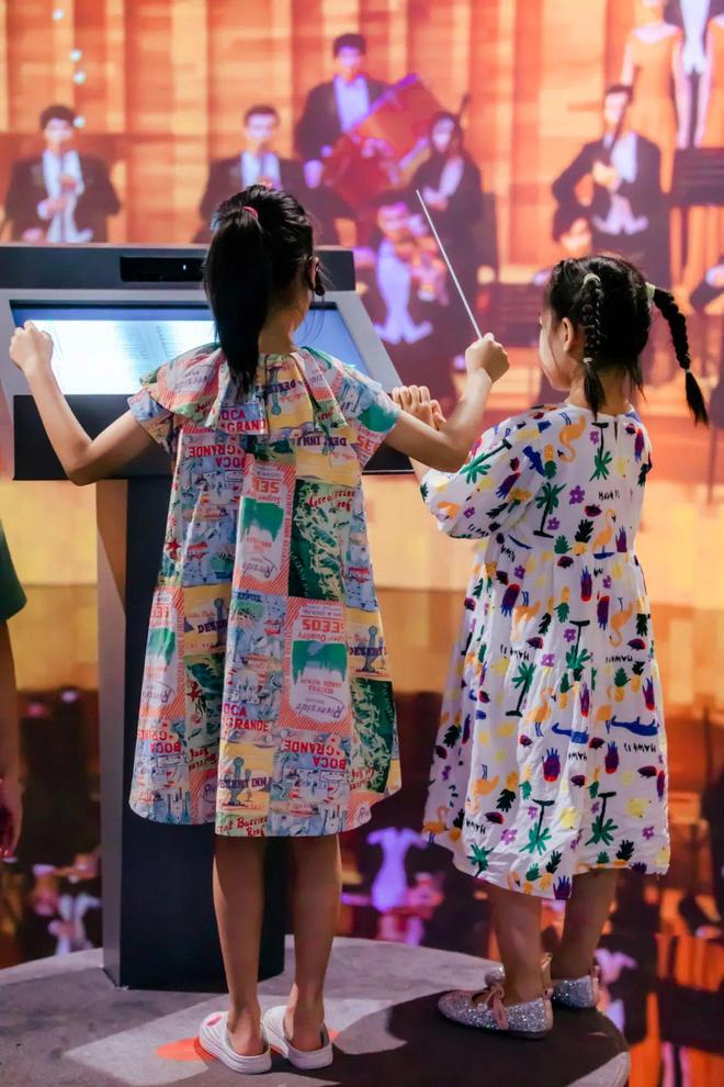 刘诗诗李庚希一起在巴黎见证CELINE新纪元！(图28)