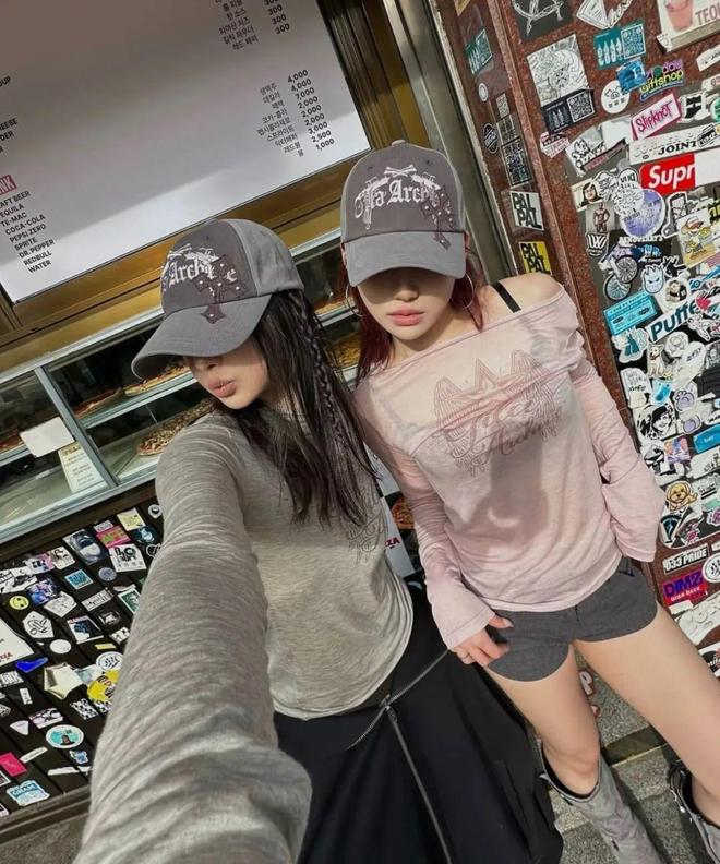 Jennie穿“爸爸枪法很准”上衣刷屏？一边被骂 “迷惑” 一边卖断货！(图14)