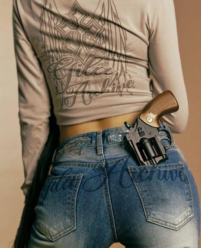 Jennie穿“爸爸枪法很准”上衣刷屏？一边被骂 “迷惑” 一边卖断货！(图12)