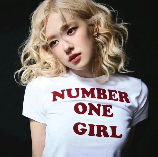 Jennie穿“爸爸枪法很准”上衣刷屏？一边被骂 “迷惑” 一边卖断货！(图20)