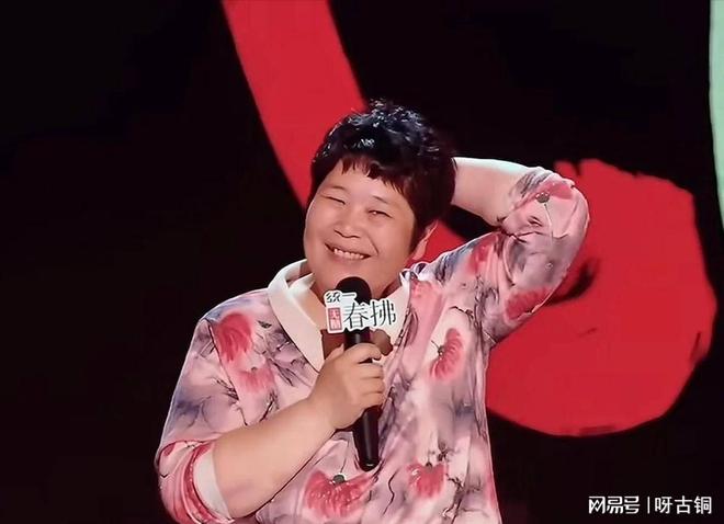 搞笑背后全是编的？房主任被曝“悲惨人生”作假真相让观众破防(图8)