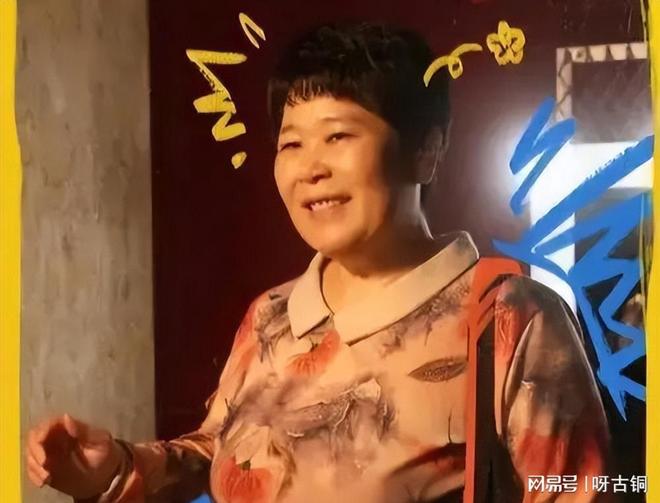 搞笑背后全是编的？房主任被曝“悲惨人生”作假真相让观众破防(图7)