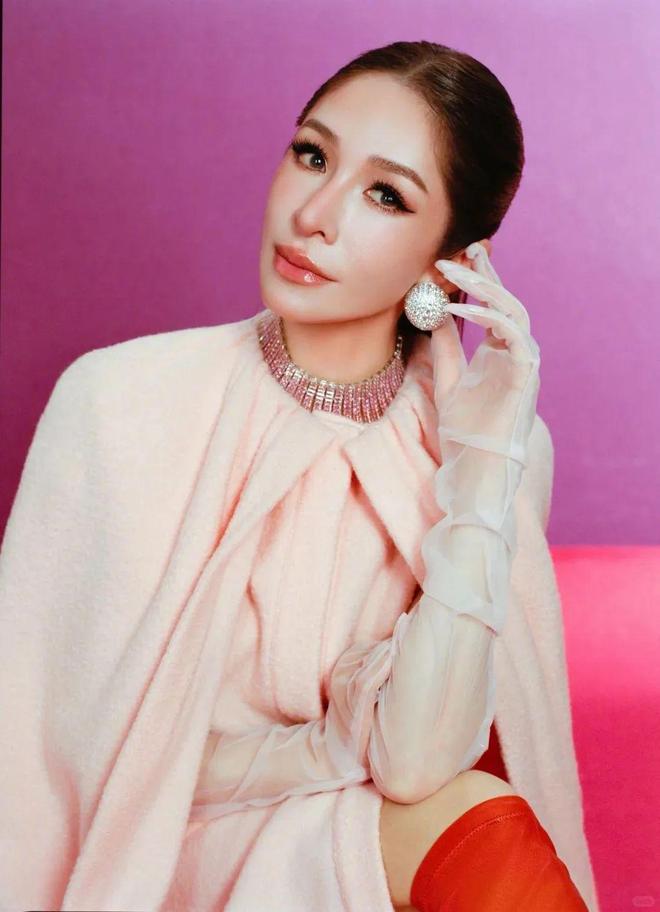 两套高定加身 恭请萧贵妃回宫(图8)