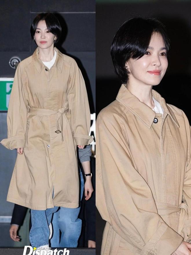 女人过了40岁少穿牛仔裤+T恤学“宋慧乔”的穿搭时髦又减龄(图3)