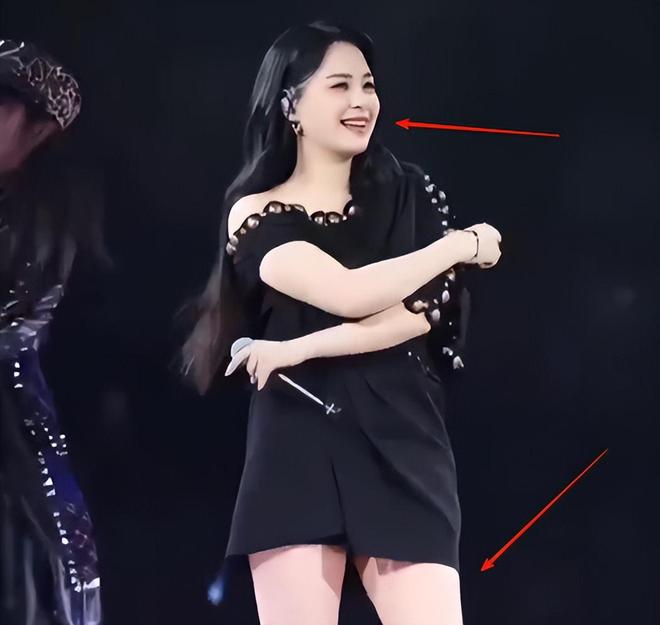 阿娇曝出近况:穿比基尼晒太阳素颜皮肤如冻龄腰侧赘肉明显(图3)