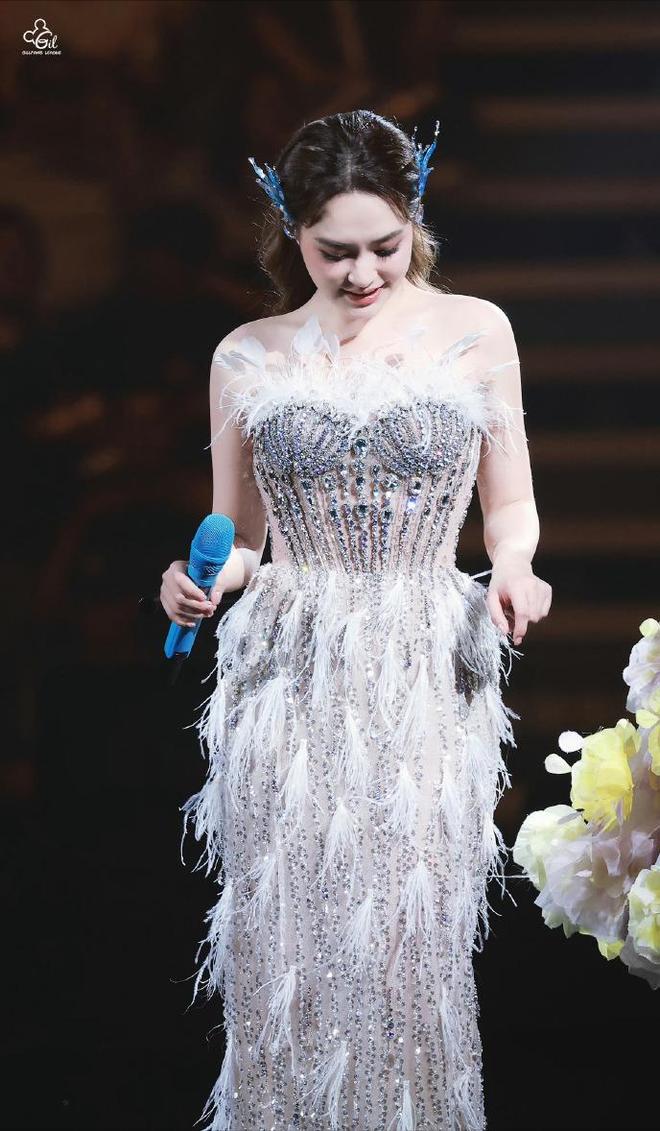 阿娇曝出近况:穿比基尼晒太阳素颜皮肤如冻龄腰侧赘肉明显(图10)