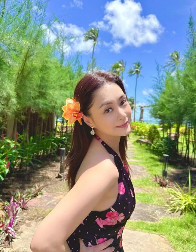 阿娇曝出近况:穿比基尼晒太阳素颜皮肤如冻龄腰侧赘肉明显(图12)