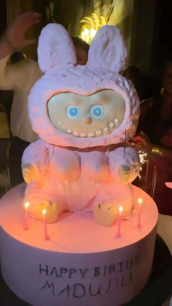 67岁麦当娜男友永远28！“女版小李子”为什么高能量满满(图3)