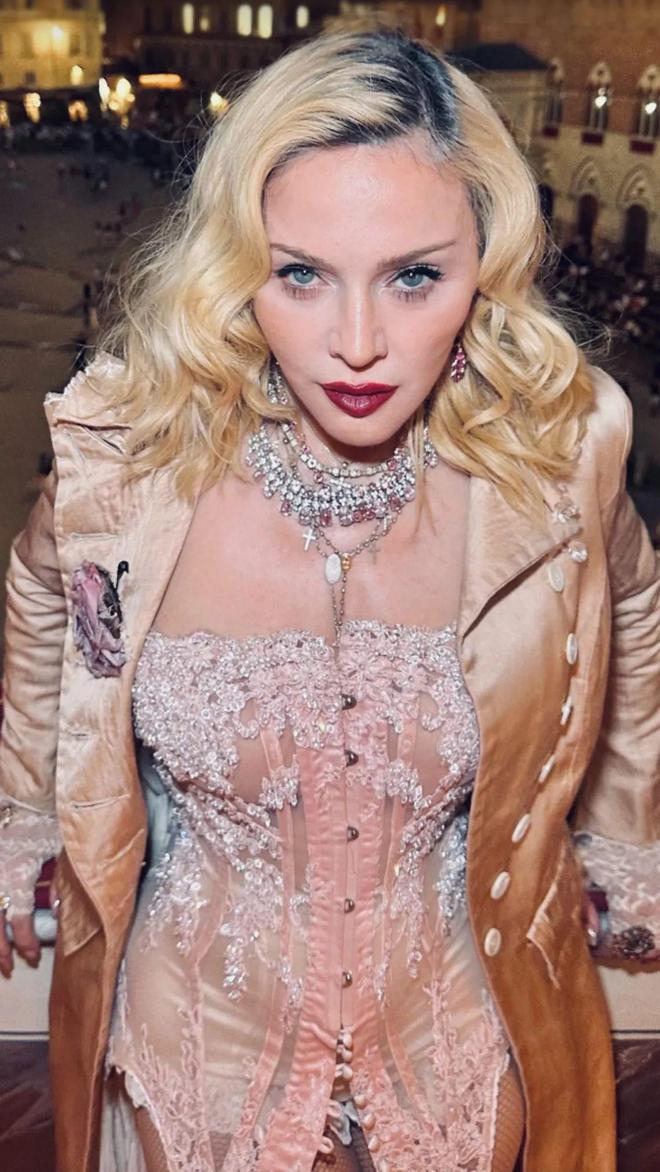 67岁麦当娜男友永远28！“女版小李子”为什么高能量满满(图4)