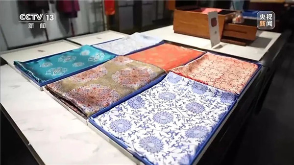 从博物馆藏到日常穿搭 “新中式”引领国潮新风尚(图7)