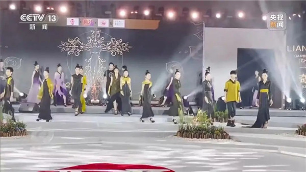 从博物馆藏到日常穿搭 “新中式”引领国潮新风尚(图17)