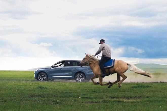 林肯双旗舰全路况豪华SUV草原巅峰征越；罗杰杜彼王者竞速系列新作来袭｜直男Daily