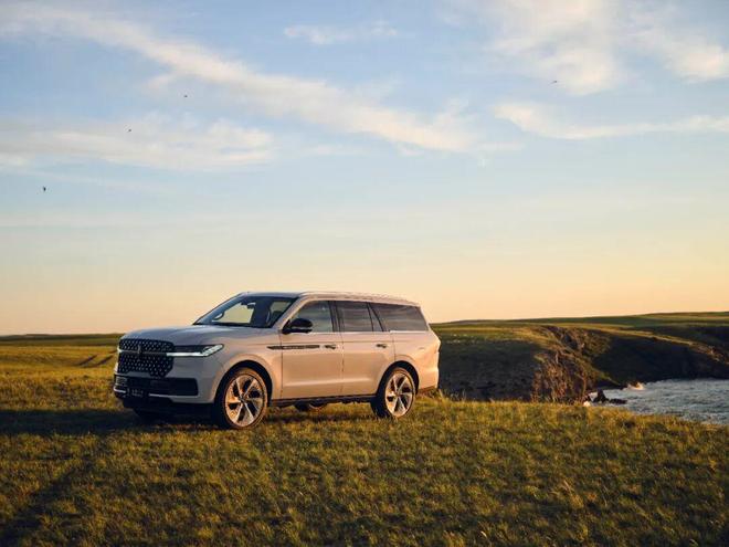 林肯双旗舰全路况豪华SUV草原巅峰征越;罗杰杜彼王者竞速系列新作来袭|直男Daily(图3)