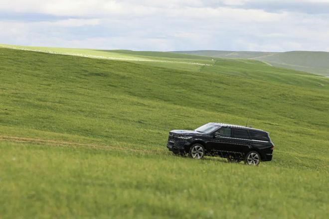 林肯双旗舰全路况豪华SUV草原巅峰征越;罗杰杜彼王者竞速系列新作来袭|直男Daily(图6)