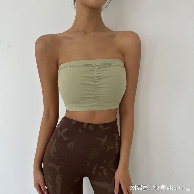 咖啡印花运动裤适合健身与休闲两用。(图4)