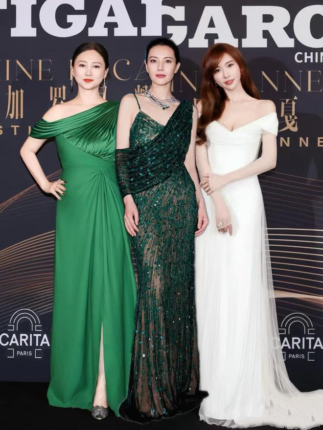 57岁翁虹和好友庆生穿印花裙子好土气看脸还像30出头、超年轻(图8)