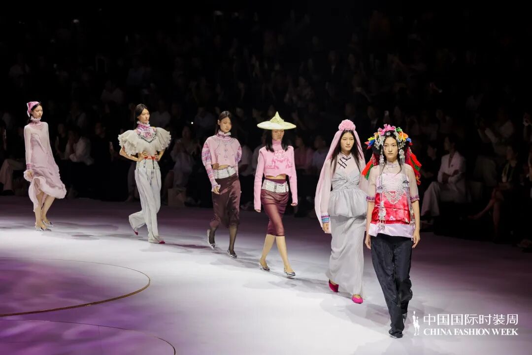 惠女繁花惊艳国际——惠安女服饰闪耀中国国际时装周(图4)