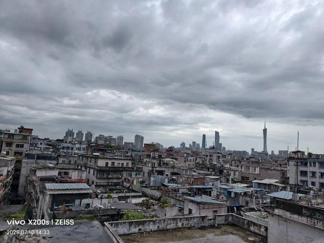 李婷:服装业的老板们是让财富流动的中坚群体(图3)