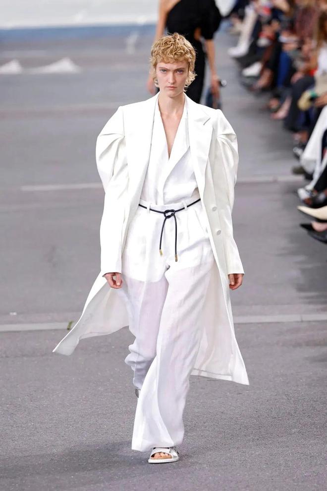 Chloe 2024春夏系列别致设计金盏花的暖意(图2)