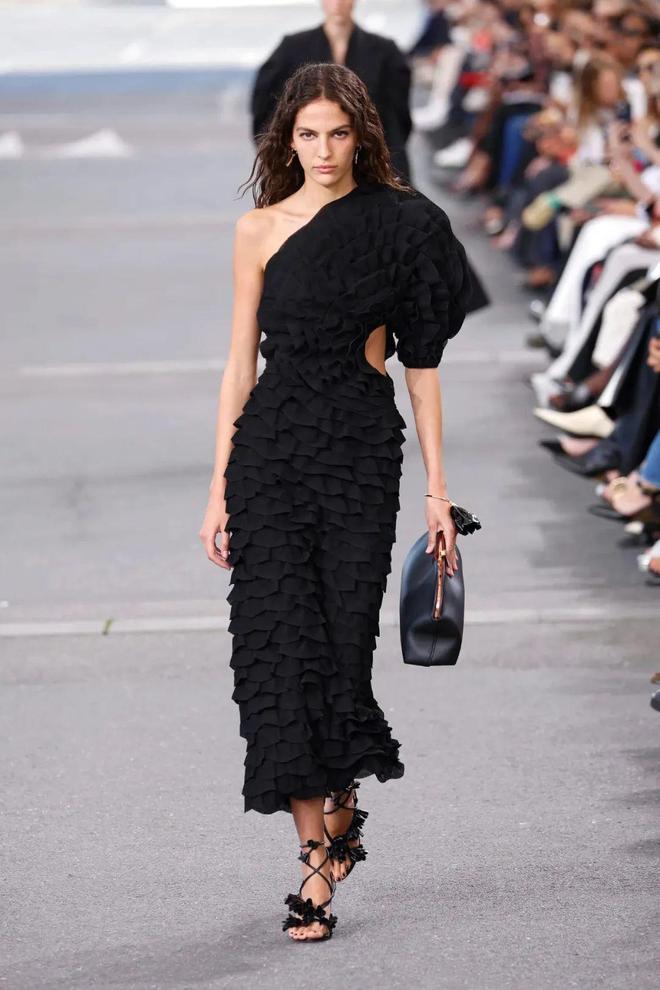 Chloe 2024春夏系列别致设计金盏花的暖意(图3)