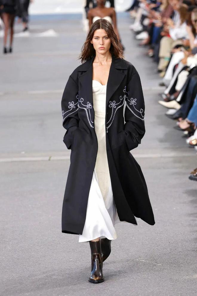 Chloe 2024春夏系列别致设计金盏花的暖意(图16)