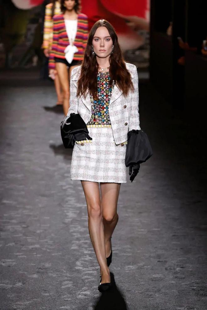 Chanel 2024春夏系列度假休闲也优雅阳光活力也时尚(图14)