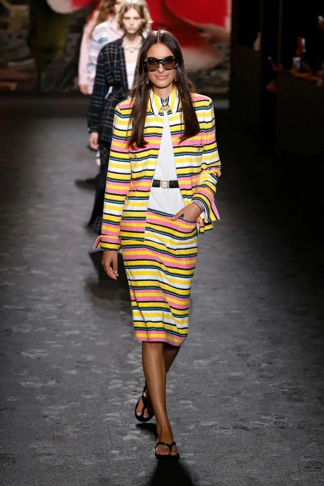 Chanel 2024春夏系列度假休闲也优雅阳光活力也时尚(图16)