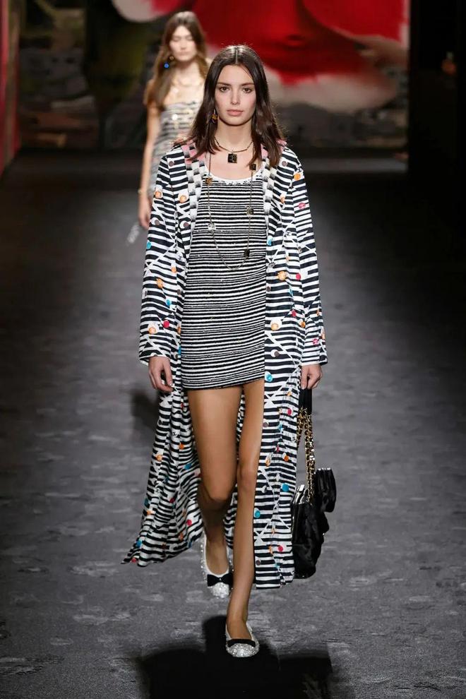 Chanel 2024春夏系列度假休闲也优雅阳光活力也时尚(图33)