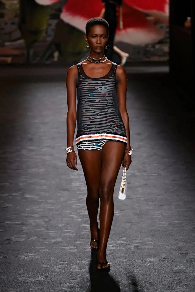 Chanel 2024春夏系列度假休闲也优雅阳光活力也时尚(图35)