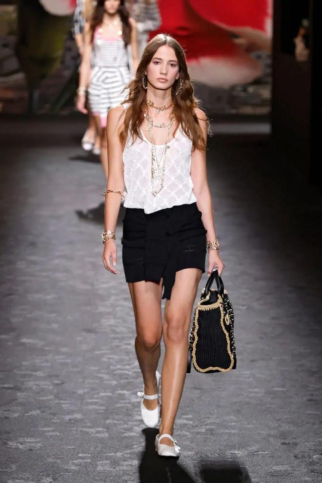 Chanel 2024春夏系列度假休闲也优雅阳光活力也时尚(图37)