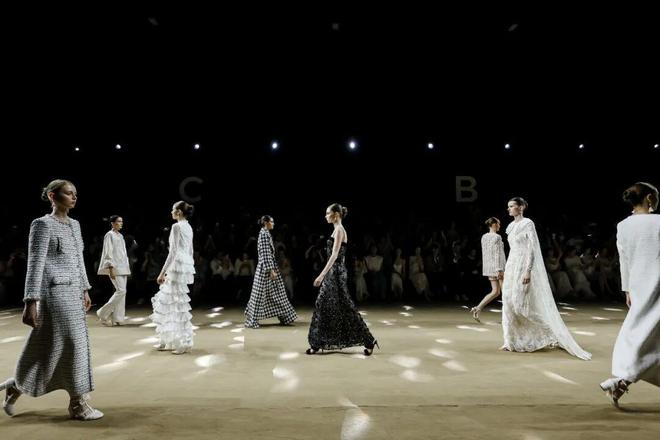 2026春夏上海时装周收官在多元场景中解锁了哪些时尚新境？(图15)