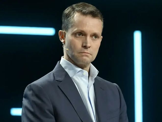 理想回应MEGA 行驶中起火车主发声雷军谈K90定价质疑:内存涨价太多苹果着手调查部分iPhone 17 Pro褪色(图22)