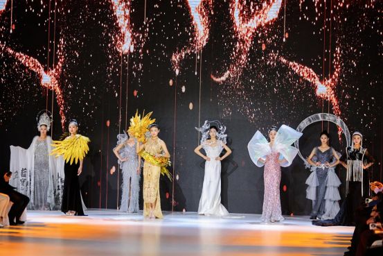 千年技艺“织”入AI芯从一场纺织服装盛会看产业升级(图2)