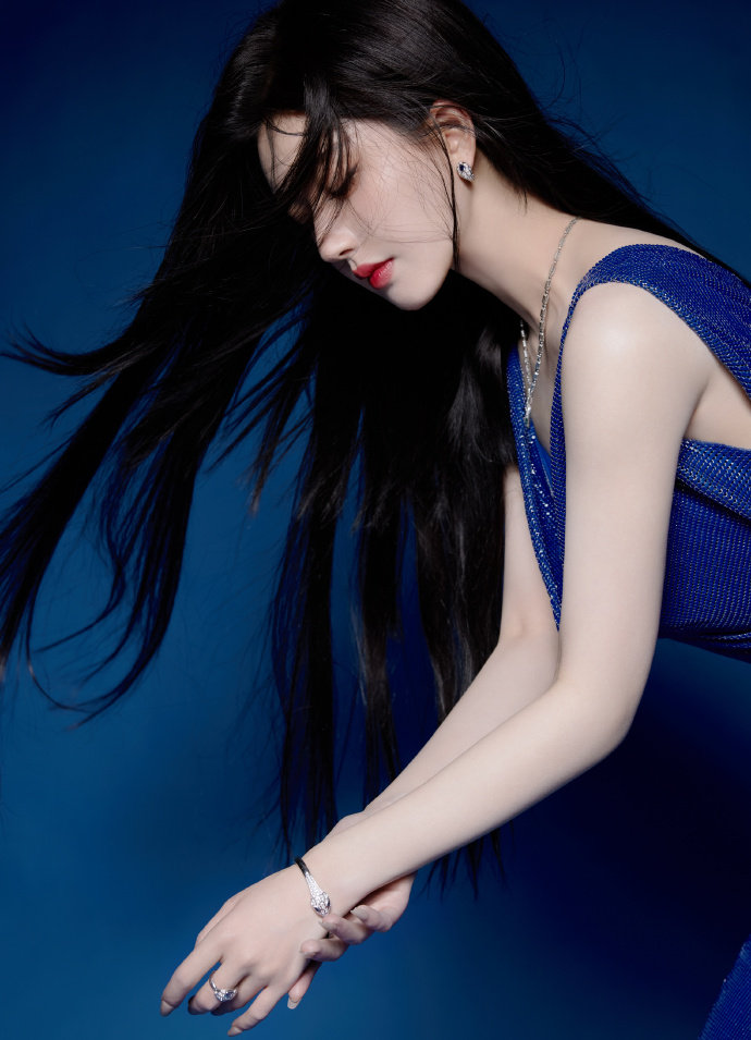 美女脱光光安卓体验服下载V