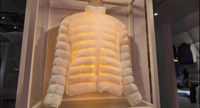 三大服装科技温暖升级优衣库六赴进博开启全新“暖心之旅” 丨进博时刻(图7)