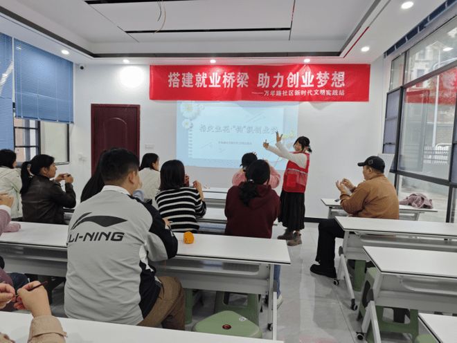 咸安区温泉街道万年路社区：指尖生花 “钩”筑创业梦