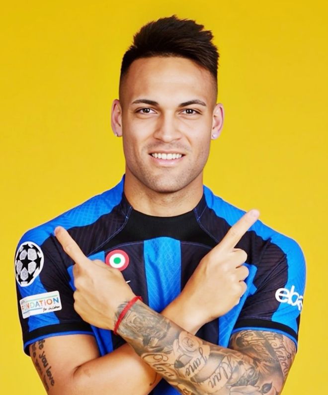 阿根廷劳塔罗资产过亿娶娇妻生儿女人生圆满妻子穿搭挺前卫(图3)