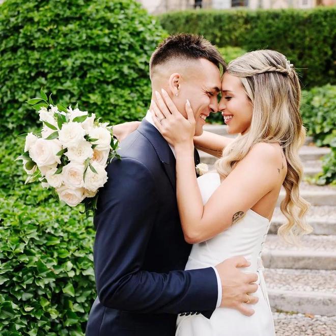 阿根廷劳塔罗资产过亿娶娇妻生儿女人生圆满妻子穿搭挺前卫(图20)