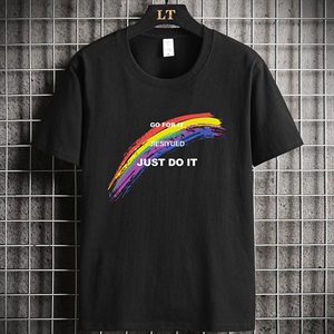 告别“东哥光环”？章泽天入职VOGUE？奶茶妹妹勇闯时尚圈